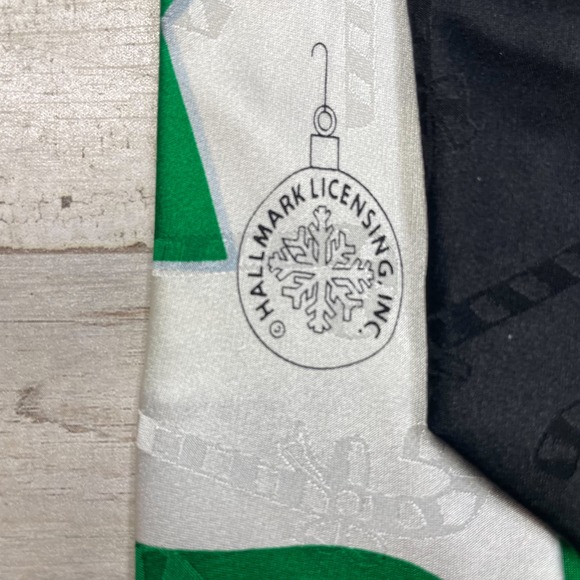 100% Silk Christmas Tie Golf Santa Tree Reindeer North Pole Sleigh Black A100973 - Picture 4 of 5